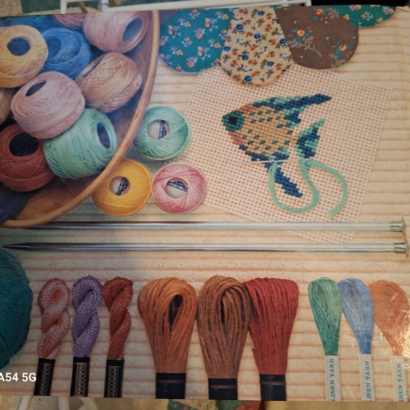 Guide to needlework book like new - Picture 3 of 3